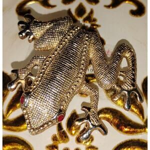 Vintage Gold Tone Frog Brooch with Red Eyes